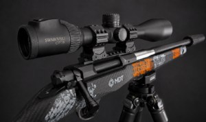 KRAFFT ZFM Montageringe 30 mm mit Swarovski Optik Zielfernrohr auf MDT Chassis Repetierbüchse